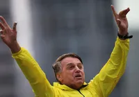 Em manifestação, Bolsonaro nega golpe e diz esperar por ajuda de fora imagem