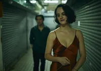 Emmanuelle: Remake de clássico do cinema erótico ganha trailer oficial imagem