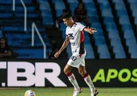 Esquecido por Carpini, Camutanga pode deixar o Vitória rumo ao Remo imagem
