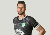 Ex-Vitória vacila, regra de oito segundos é aplicada e gol ocorre; veja imagem