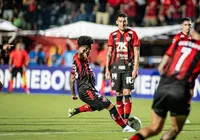 "Fizemos um bom jogo", diz Matheuzinho após estreia na Sul-Americana imagem