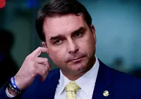Flávio Bolsonaro critica especulação de camisa vermelha na seleção imagem