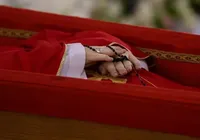 Funeral e sepultamento do papa Francisco são realizados neste sábado imagem
