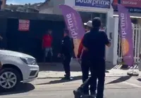 Homem ameaça populares com facão e gera pânico no interior da Bahia