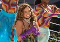Homem pega microfone de Daniela Mercury e faz declarações racistas imagem