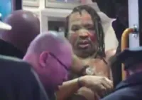 Homem tem rosto desfigurado ao ser incendiado na Times Square imagem