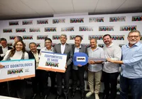 Jerônimo entrega ambulância e ônibus escolar para Pojuca imagem