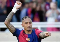 Jornais espanhóis colocam Raphinha na disputa pela Bola de Ouro imagem