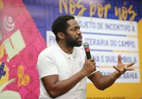 Lázaro Ramos debate identidade e racismo com estudantes na Bahia imagem