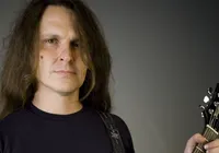 Lenda viva do hard rock brasileiro, Edu Ardanuy faz show neste domingo imagem