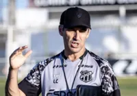 Léo Condé critica arbitragem após pênalti polêmico para o Bahia imagem