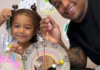 Léo Santana visita a escola de Liz e expõe lado pai imagem