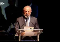 Lula compara redes sociais a poder absolutista e quer regulamentação imagem