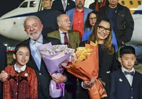 Lula desembarca na China para encontro com Xi Jinping imagem