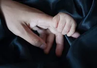 Mãe é presa por vender bebê para pagar aluguel e curso de culinária imagem