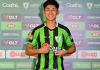 Meia do América-MG é preso por injúria racial contra ex-Bahia imagem