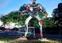 Monstro no Trânsito: escultura alerta para perigos nas vias em Salvador