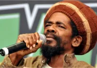 Morre Cocoa Tea, lenda do reggae, aos 65 anos