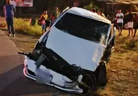 Motorista morre após batida entre carro e caminhão-tanque na BR-101 imagem
