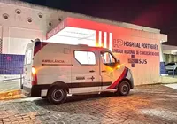 Mulher tem os lábios mordidos ao tentar separar briga de casal imagem