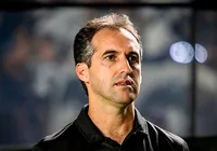 No Ceará, Léo Condé enfrenta o Vitória pela primeira vez após saída imagem