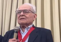 Othon Bastos recebe medalha e celebra: “Estar sempre em ação”