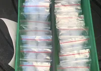 PM flagra homem com 40 frascos de lança-perfume em Salvador imagem