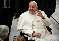 Papa Francisco deixa o hospital após quase 40 dias internado imagem