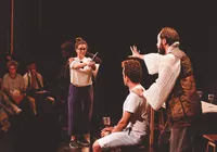 Peça baiana reinventa Shakespeare e põe o público no centro da cena imagem