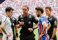 Polêmico: relembre árbitros que fizeram história no clássico Ba-Vi
