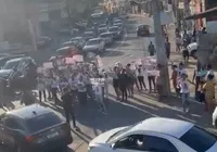 Protesto: família de jovem morto em Fazenda Grande fecha avenida imagem