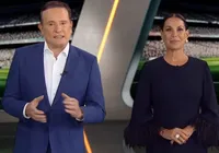 Roberto Cabrini puxa braço de ex-Global ao vivo e gera revolta na Web imagem