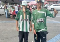 Sem dinheiro, colombianos tentam a sorte para comprar ingressos imagem