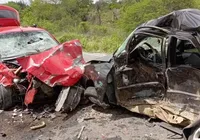 Sobrinho perde direção de carro e bate de frente com veículo de tio