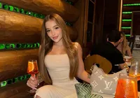 Suposta amante de Neymar faz ultrassom e especula sobre sexo do bebê imagem