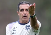 Torcida do Botafogo picha muro e pede saída de Renato Paiva, ex-Bahia imagem