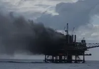 Trabalhadores ficam feridos após incêndio em plataforma da Petrobras imagem