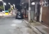 Trisal é flagrado fazendo sexo em praça de Salvador imagem
