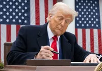 Trump triplica tarifas sobre pequenos pacotes chineses imagem