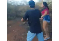VÍDEO: Jovem é apreendido por bater em namorada com pauladas na Bahia imagem