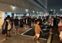 Vasco é recebido com protestos no Rio após derrota para o Vitória