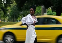 Vídeo de Clara Moneke 'ignorando' fãs gera polêmica imagem