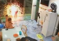 Vídeo forte: criança sofre descarga elétrica grave após brincadeira imagem