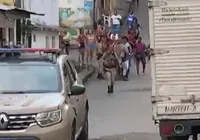 Vídeo: idoso é baleado durante troca de tiros em bairro de Salvador imagem