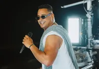 Xanddy leva roda de samba à Flórida com show intimista imagem