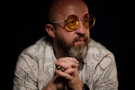 "As pessoas estão casadas com o celular, não com o outro", diz Fabrício Carpinejar - Imagem