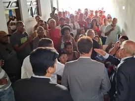 Ex-funcionários de empresas de ônibus buscam direitos trabalhista - Imagem