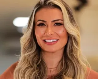 Andressa Urach surge com o rosto modificado após procedimento; veja