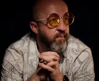 "As pessoas estão casadas com o celular, não com o outro", diz Fabrício Carpinejar