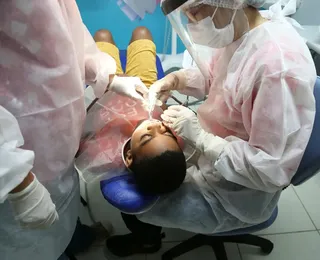 Atendimento odontológico gratuito é oferecido para jovens na Bahia